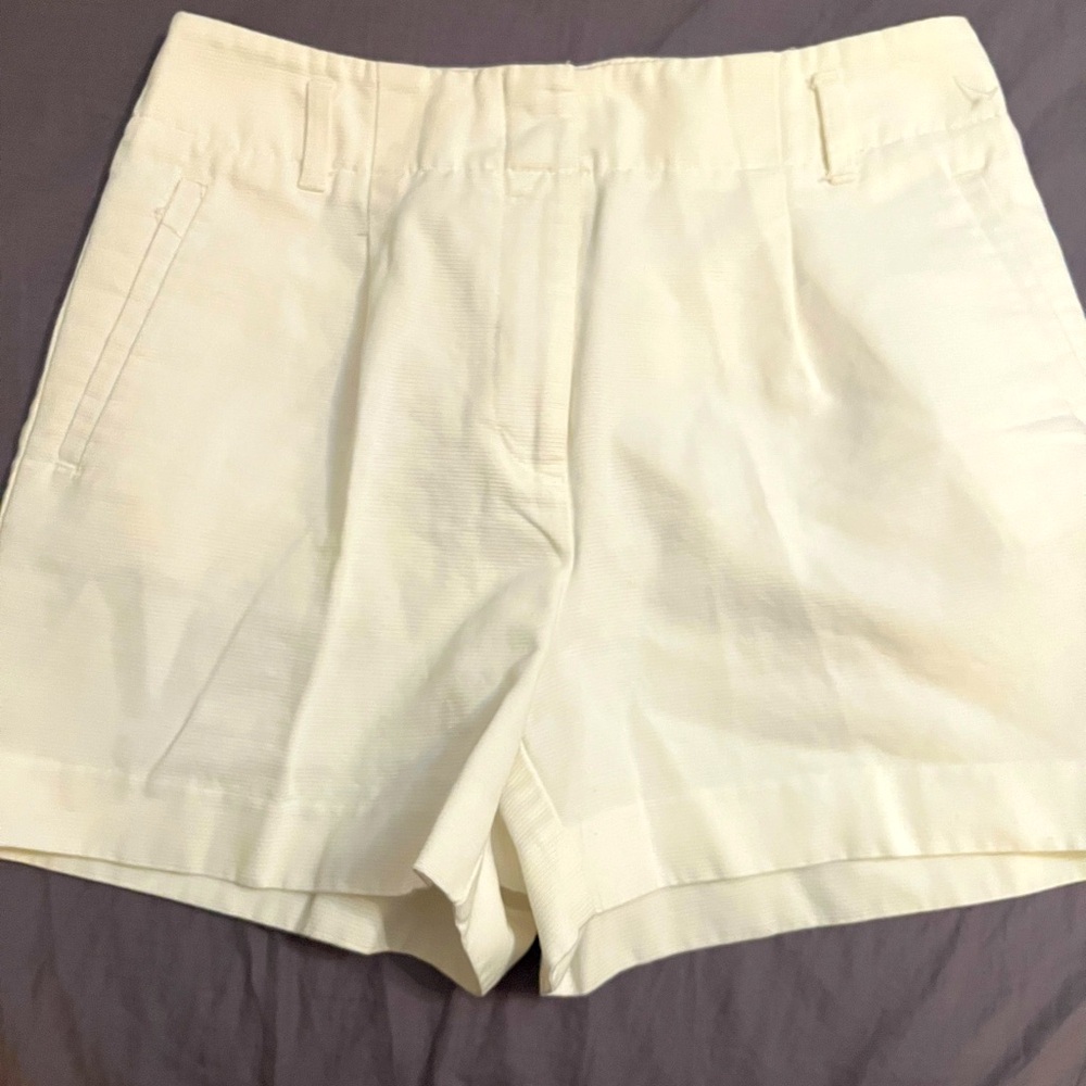 THE LOFT Shorts NWOT white pleated shorts